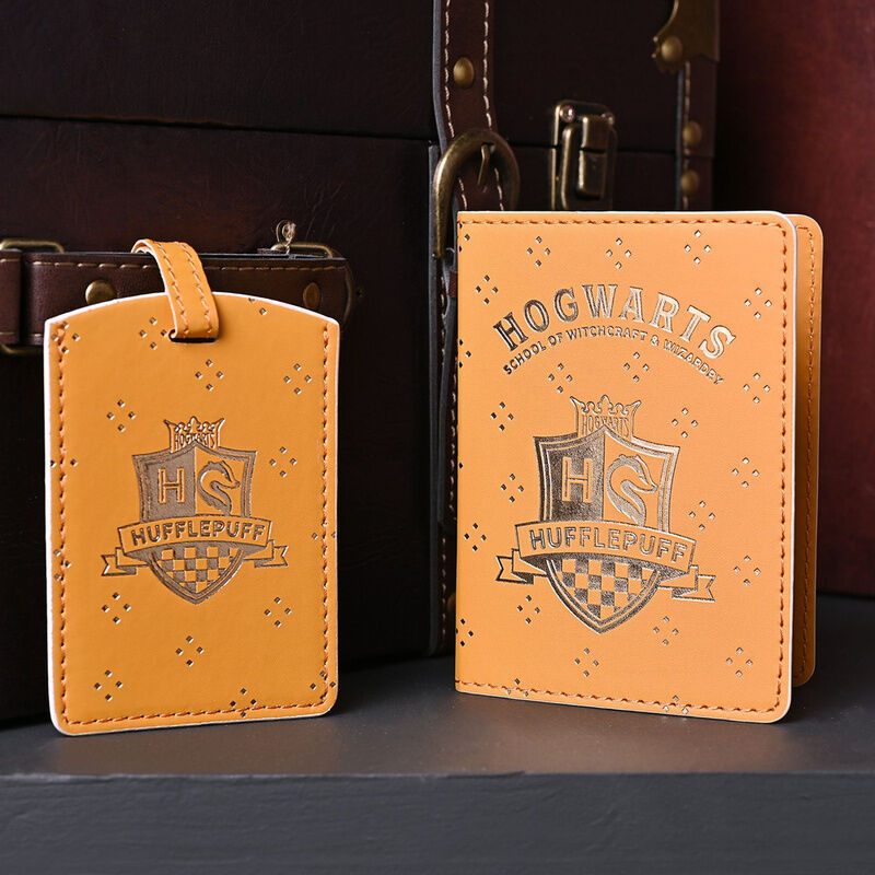 Portapasaportes + etiqueta equipaje Hufflepuff Harry Potter
